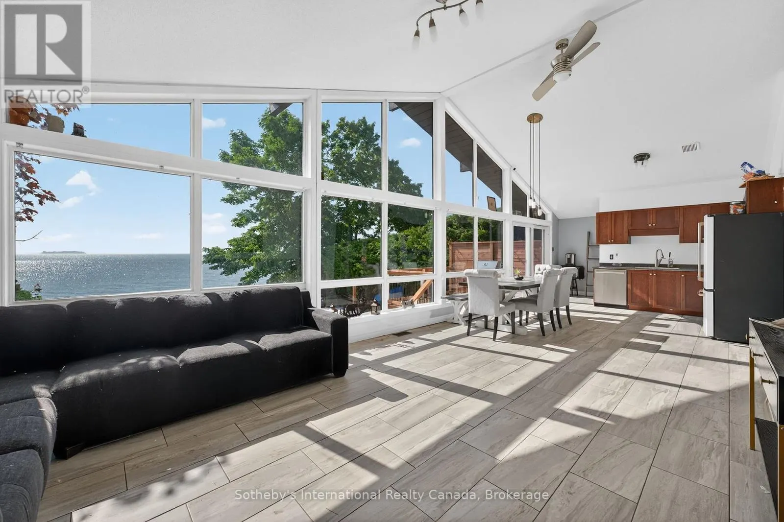 211 MOON POINT DRIVE