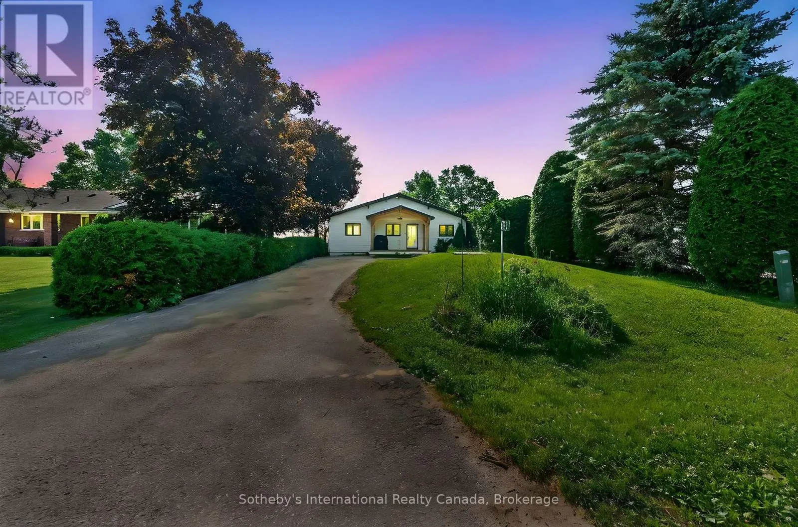 211 MOON POINT DRIVE
