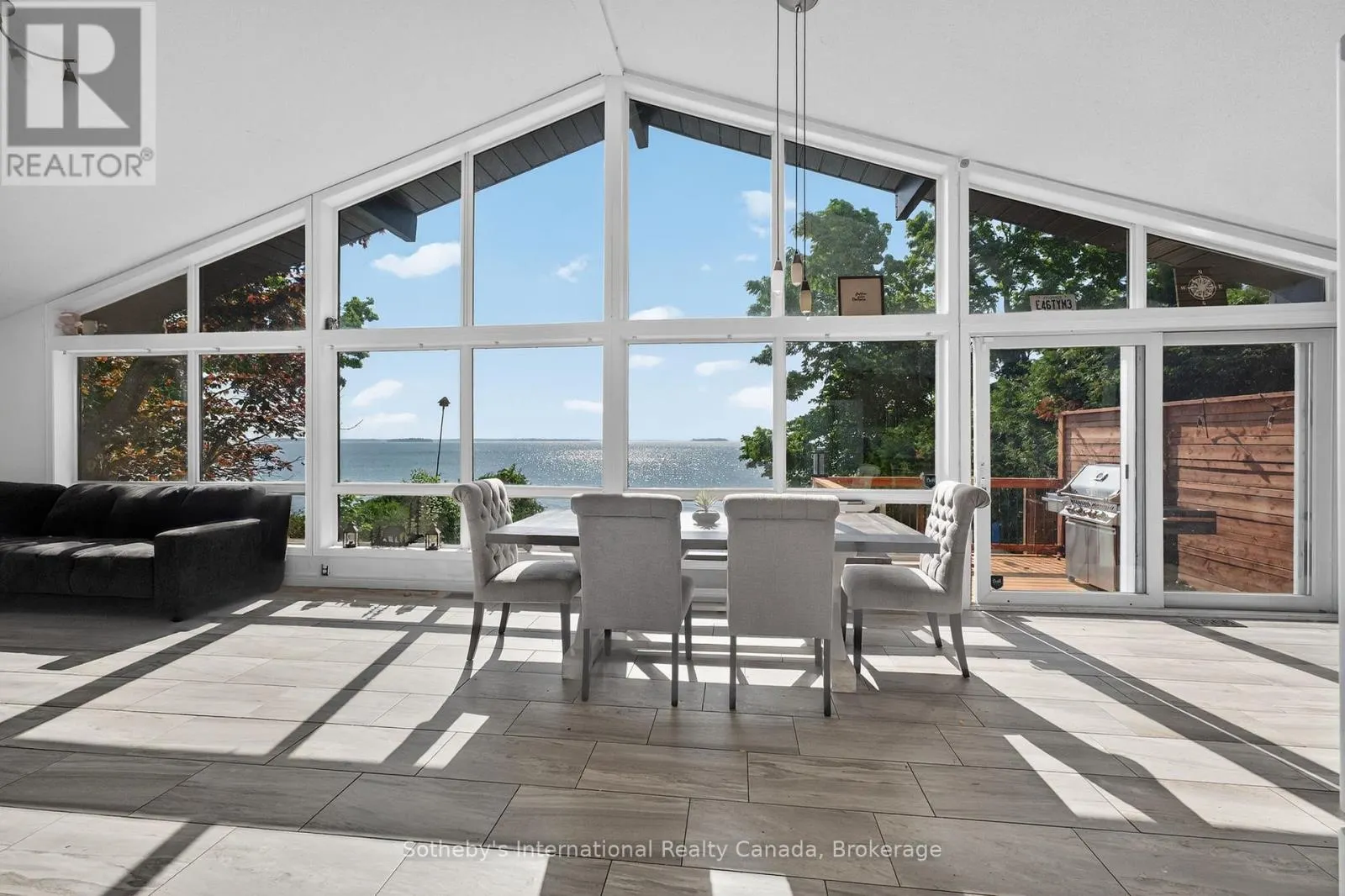 211 MOON POINT DRIVE