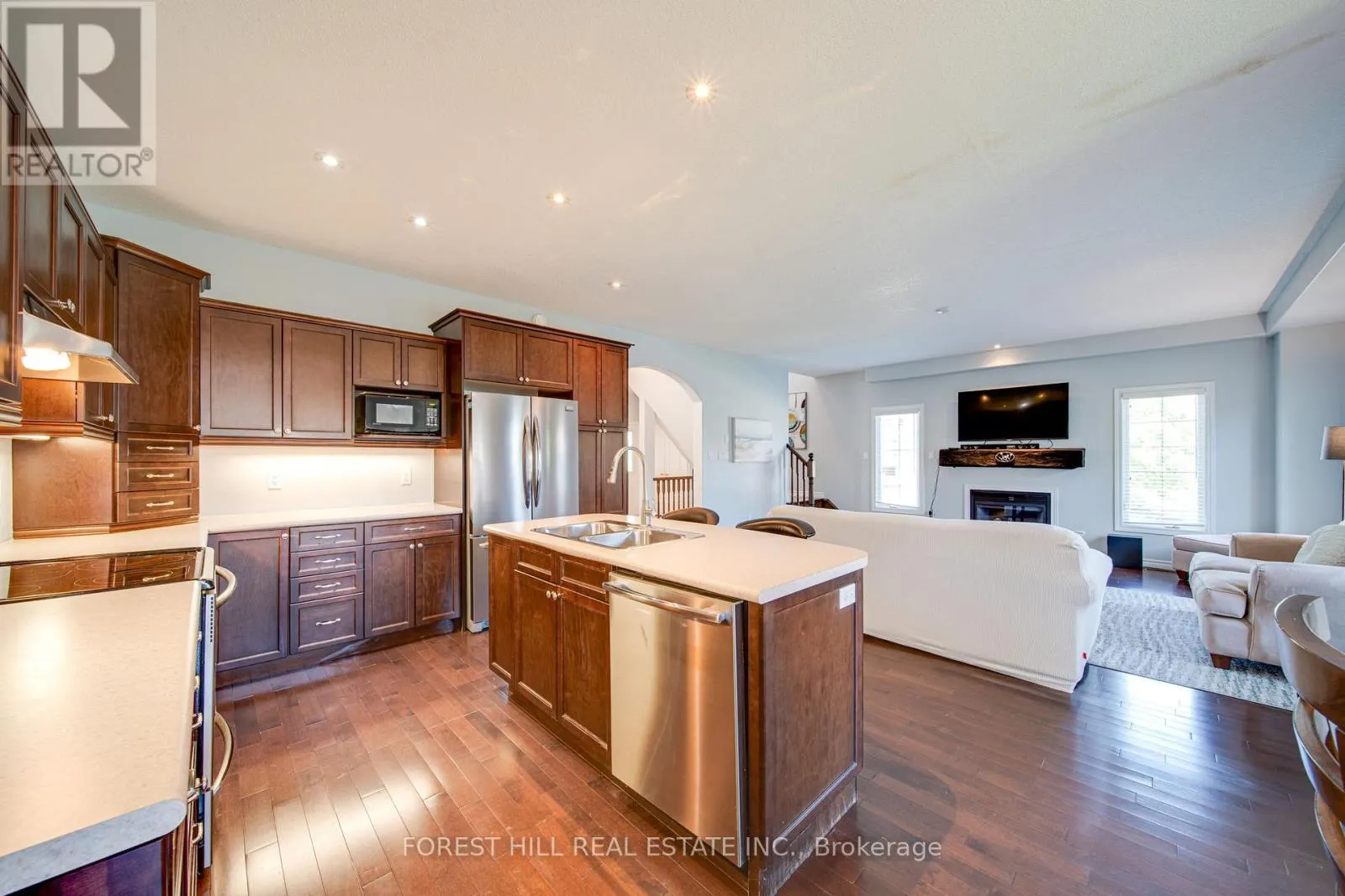 54 CHAMBERLAIN CRESCENT
