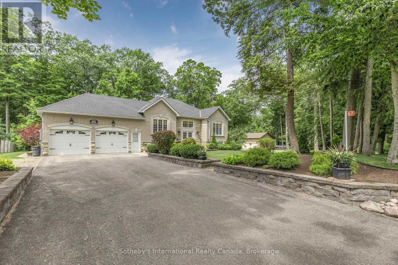 62 OLIVER DRIVE