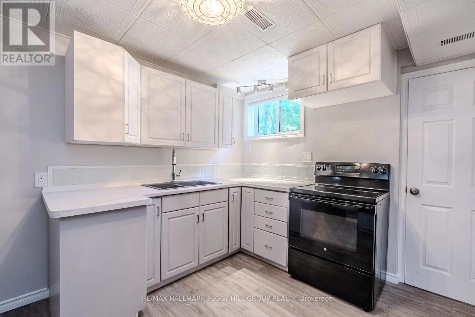 828 DOMINION AVENUE