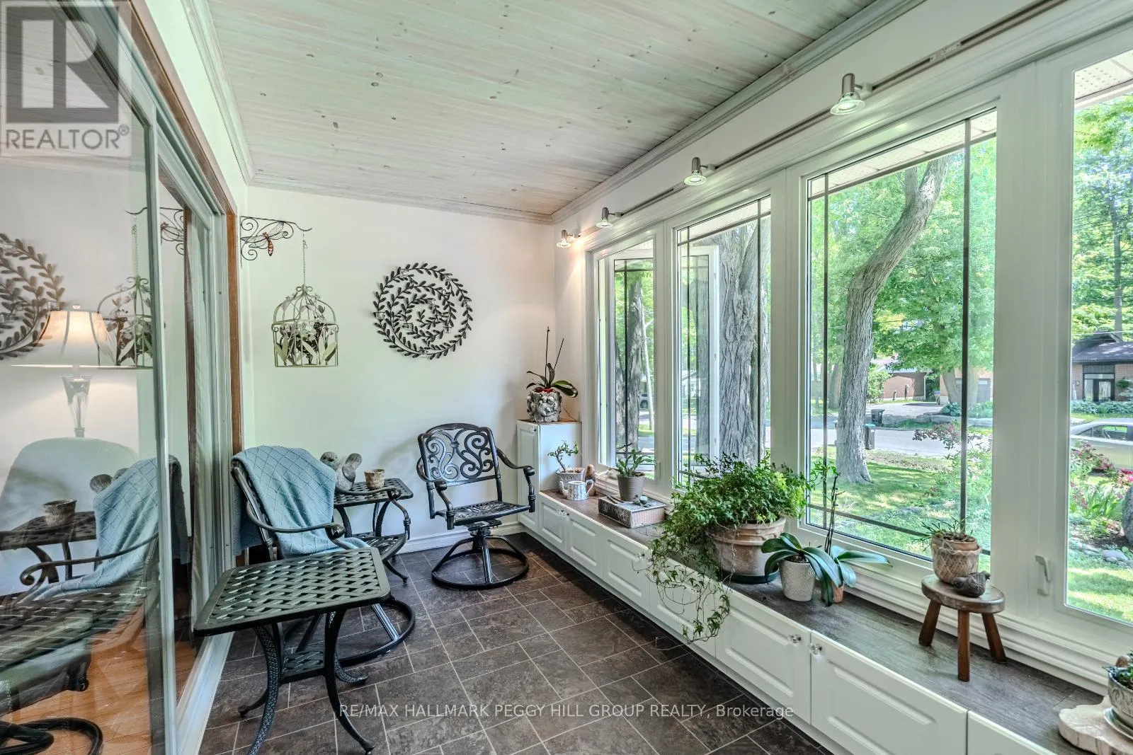 828 DOMINION AVENUE