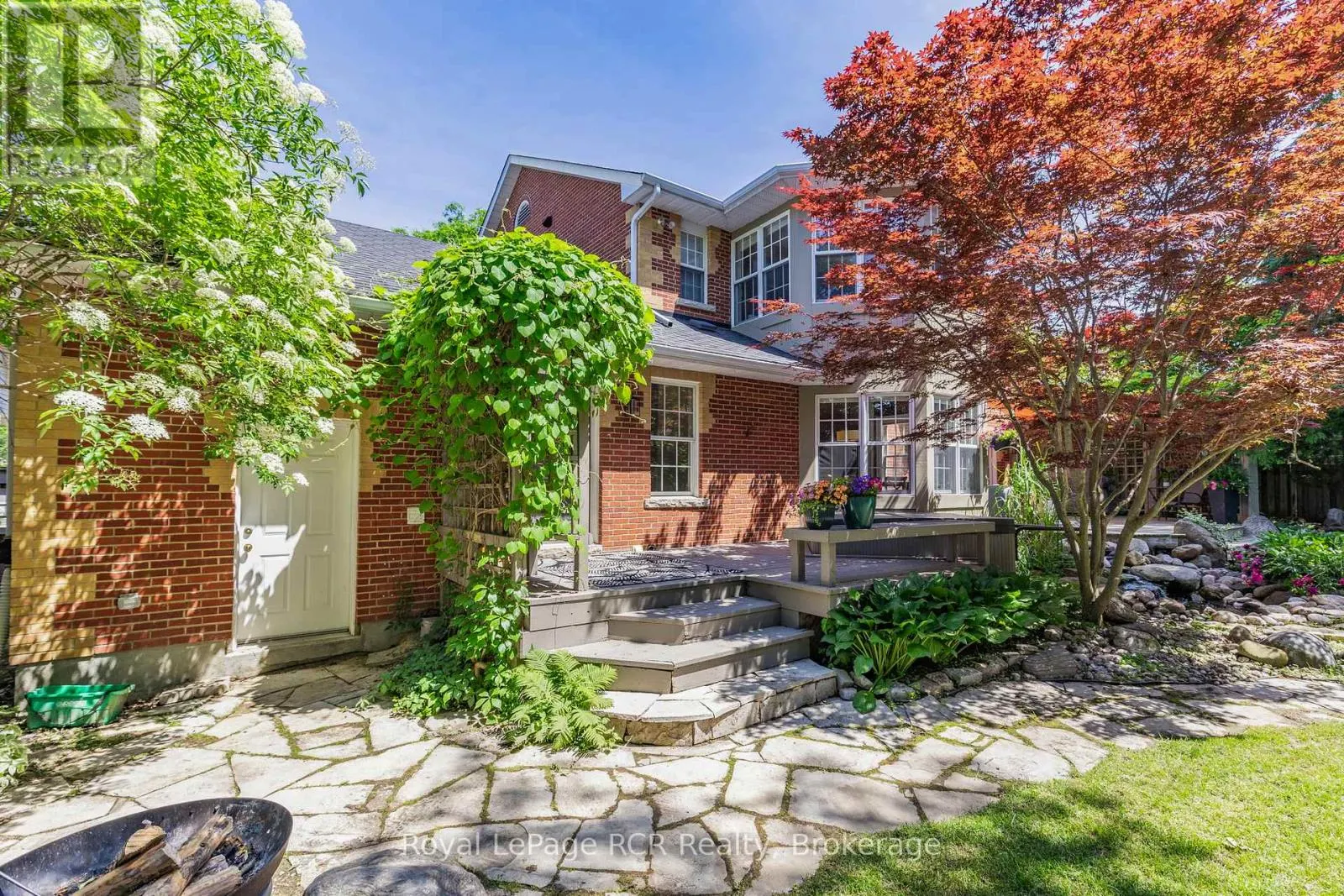 6 CARMICHAEL CRESCENT