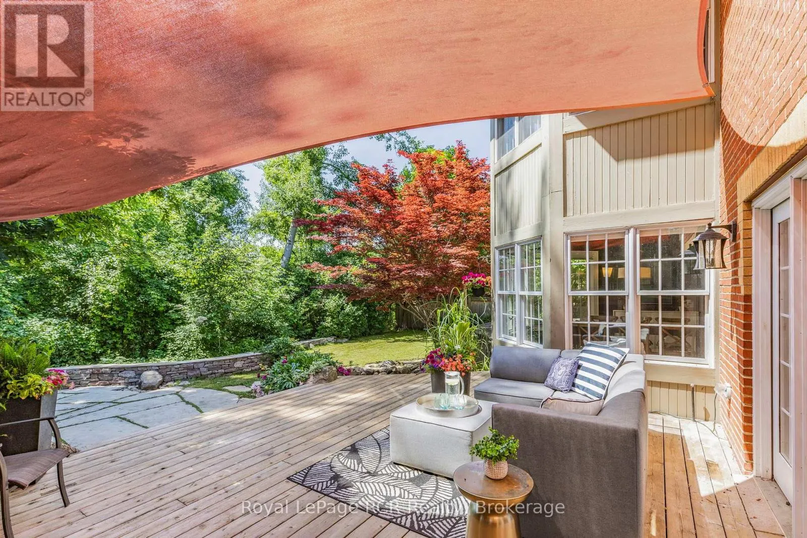 6 CARMICHAEL CRESCENT