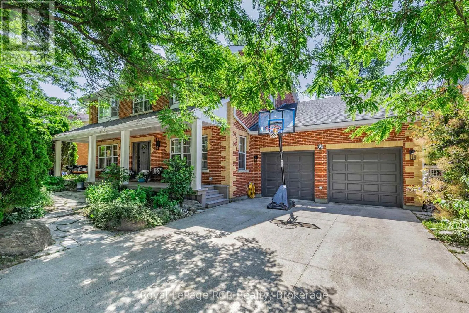 6 CARMICHAEL CRESCENT