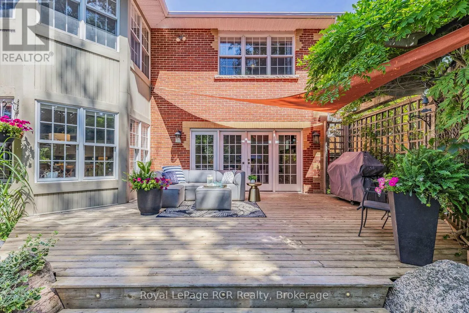 6 CARMICHAEL CRESCENT