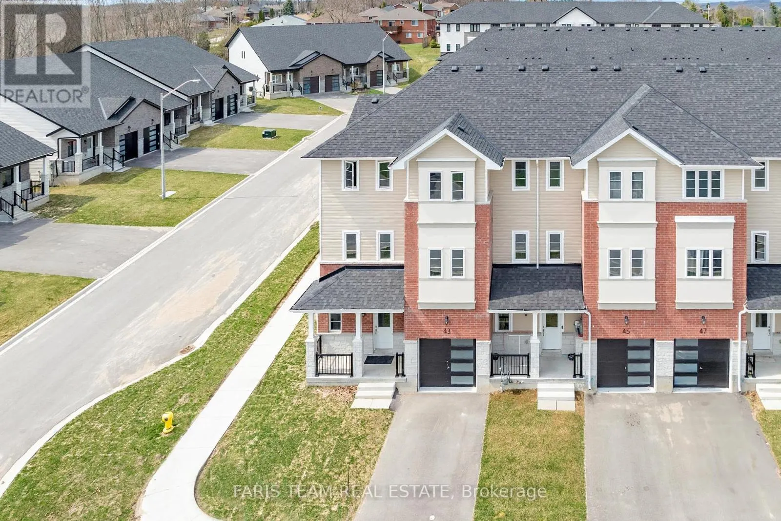 43 LAHEY CRESCENT