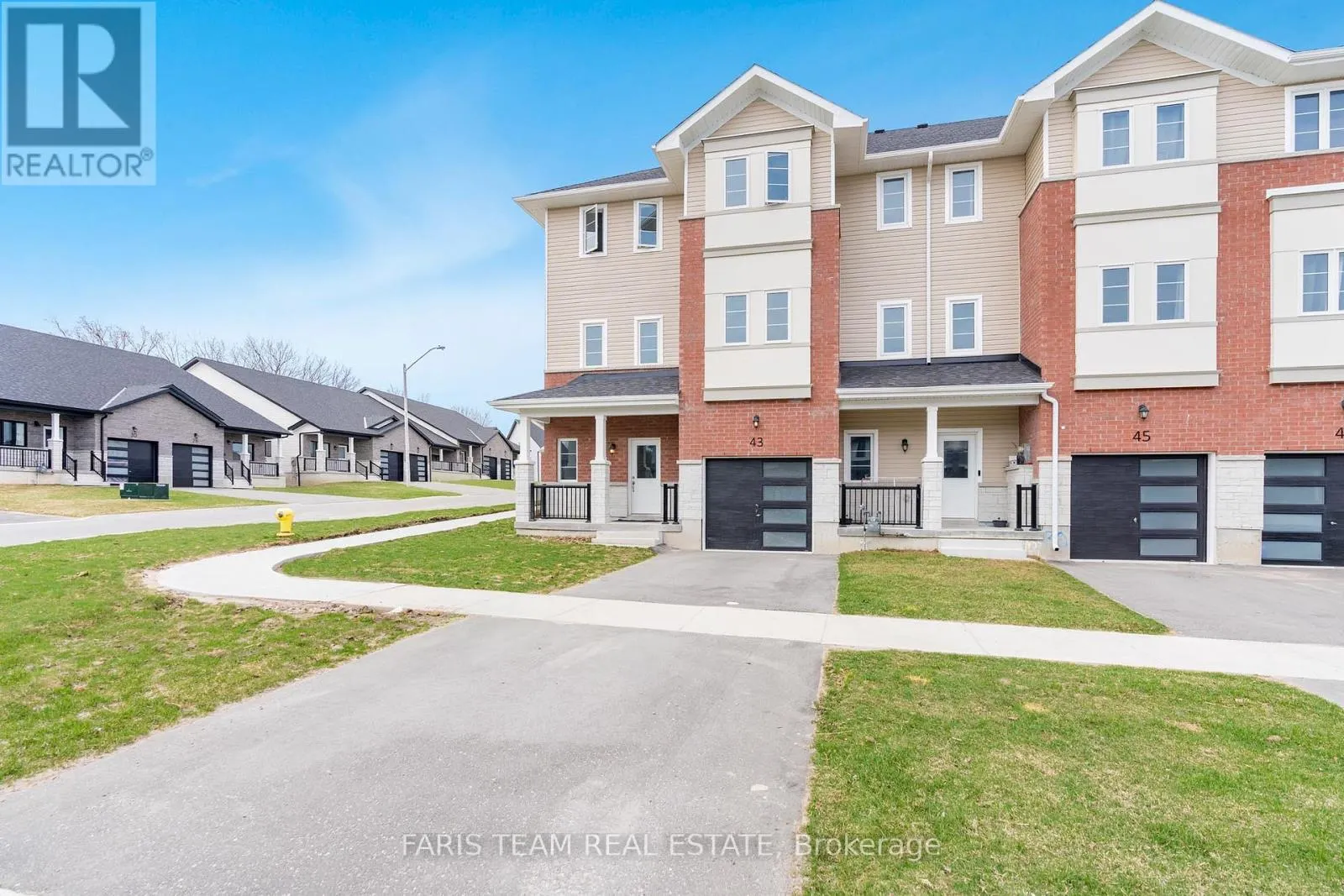43 LAHEY CRESCENT