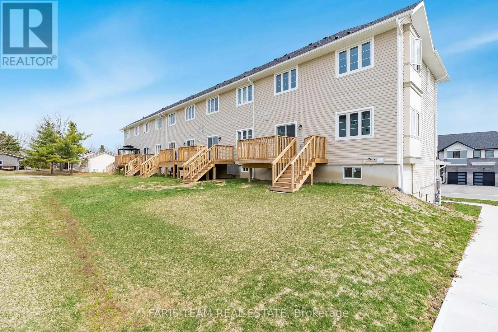 43 LAHEY CRESCENT