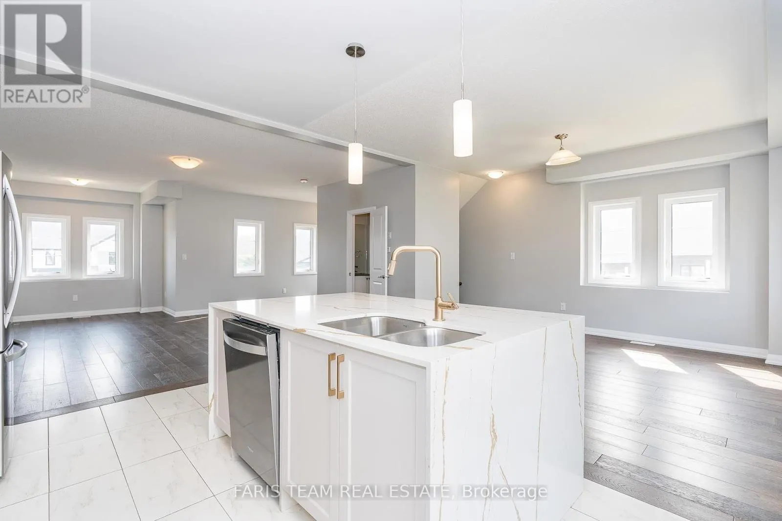 43 LAHEY CRESCENT