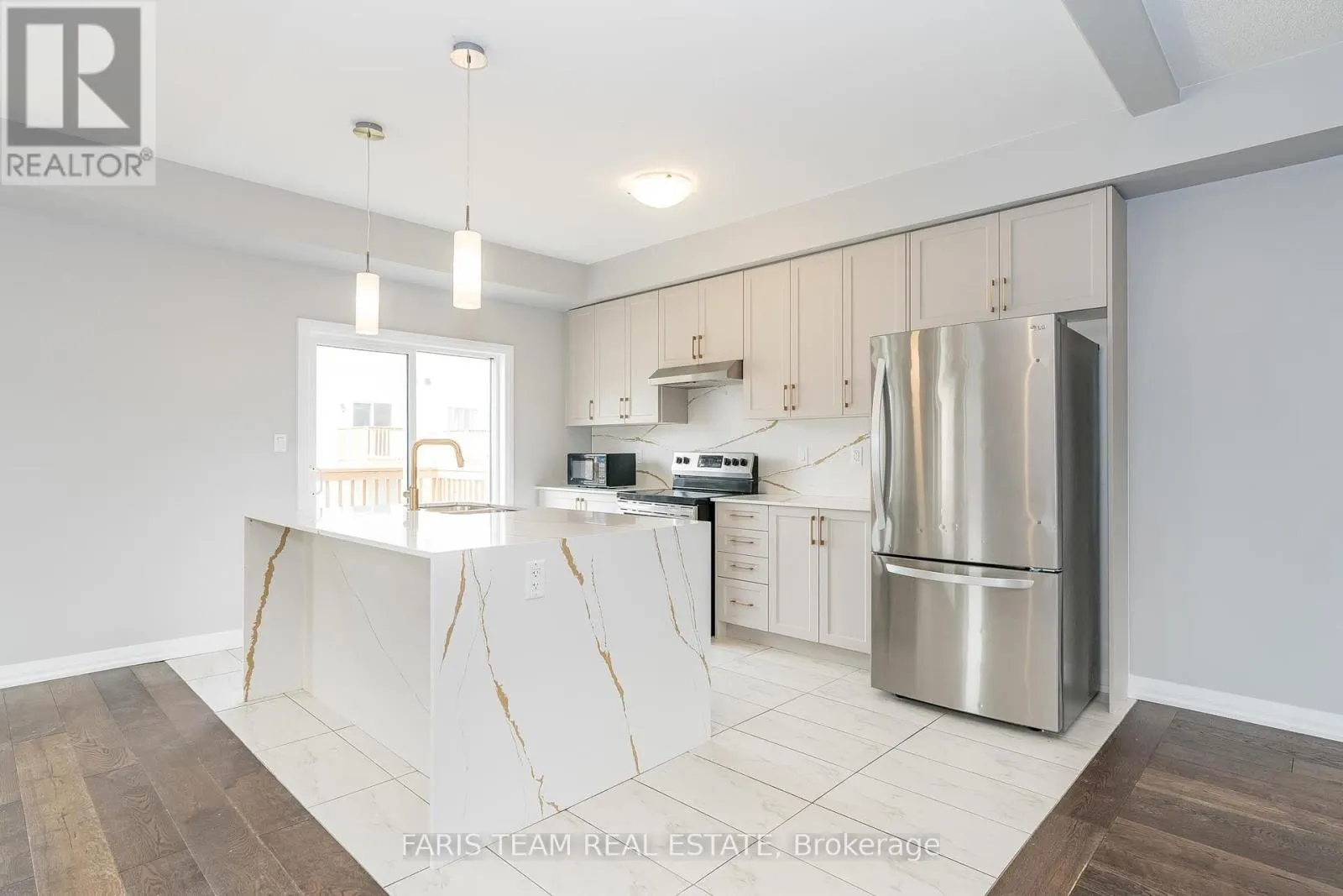 43 LAHEY CRESCENT