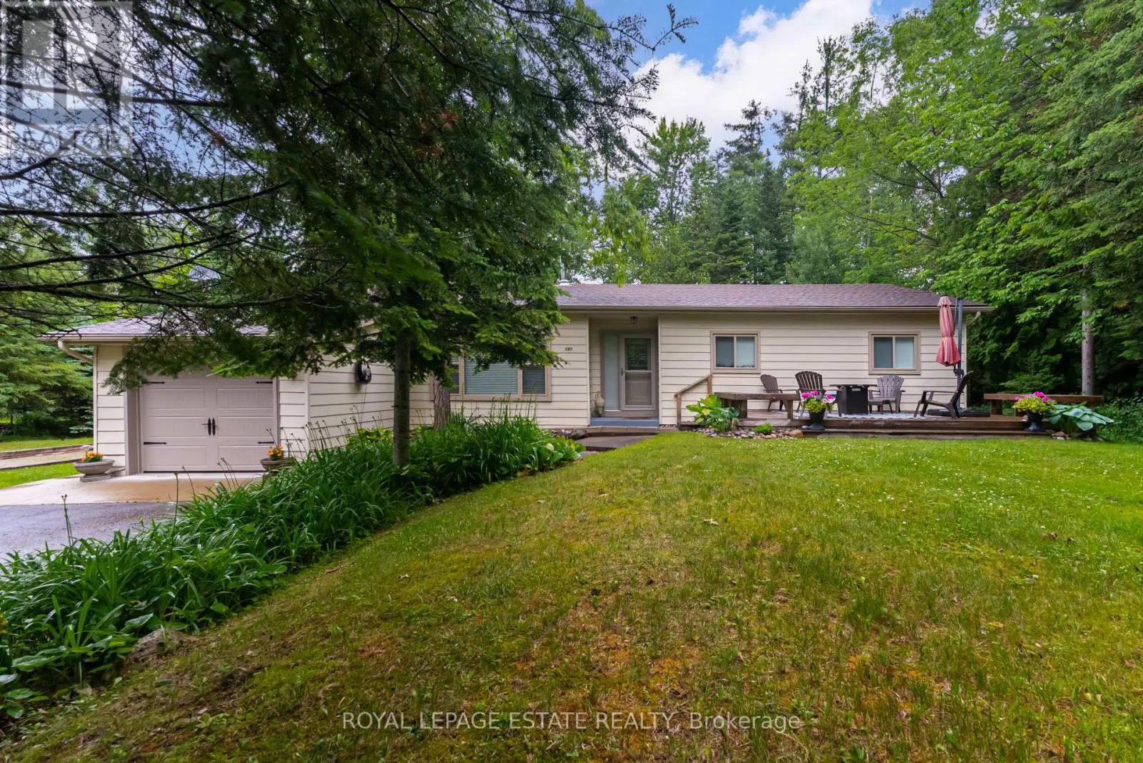 107 NICOLE BOULEVARD