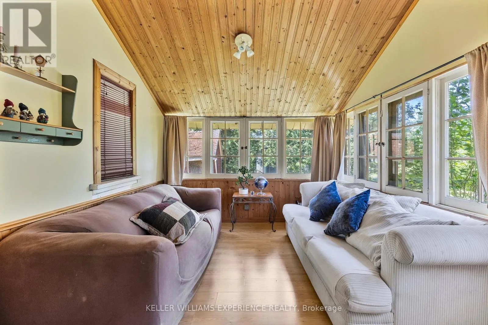 10 SIMCOE ROAD
