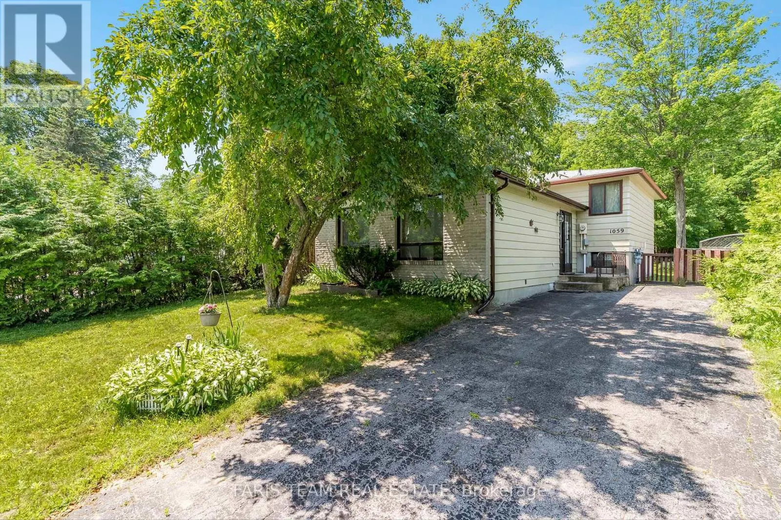 1059 GLEN MHOR CRESCENT