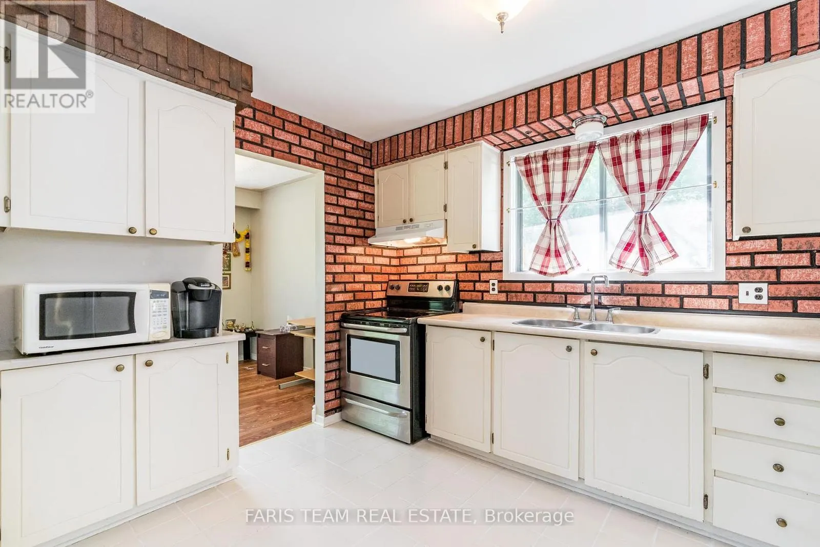 1059 GLEN MHOR CRESCENT