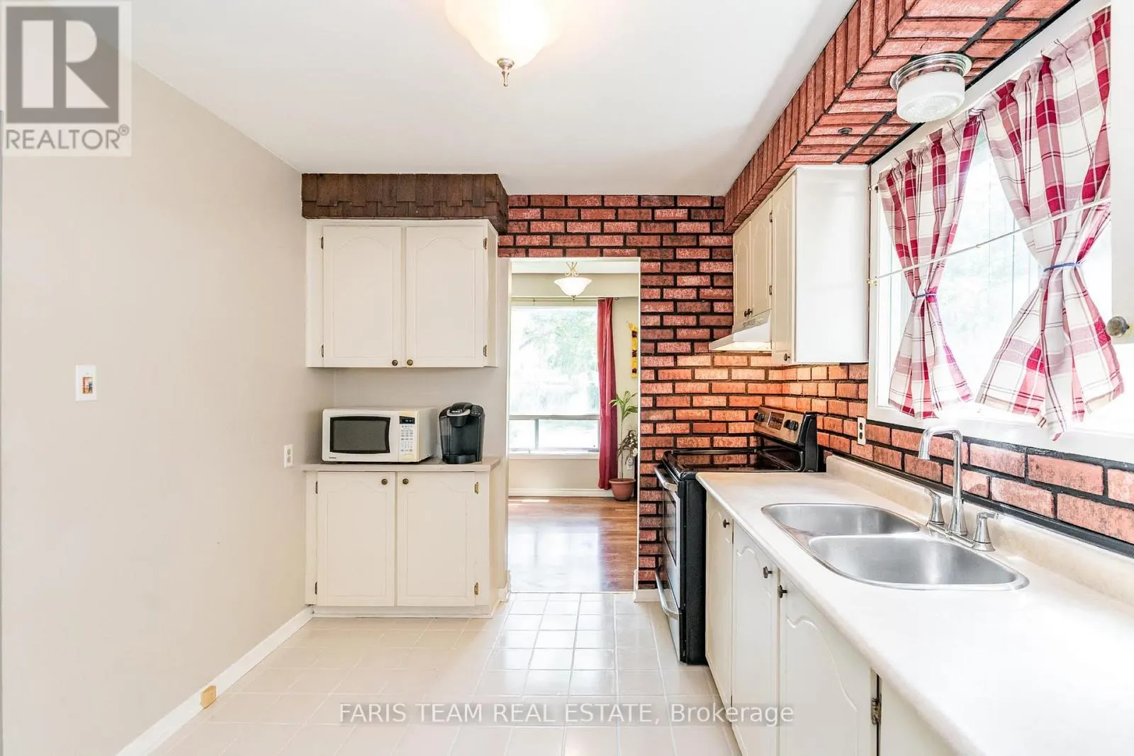 1059 GLEN MHOR CRESCENT