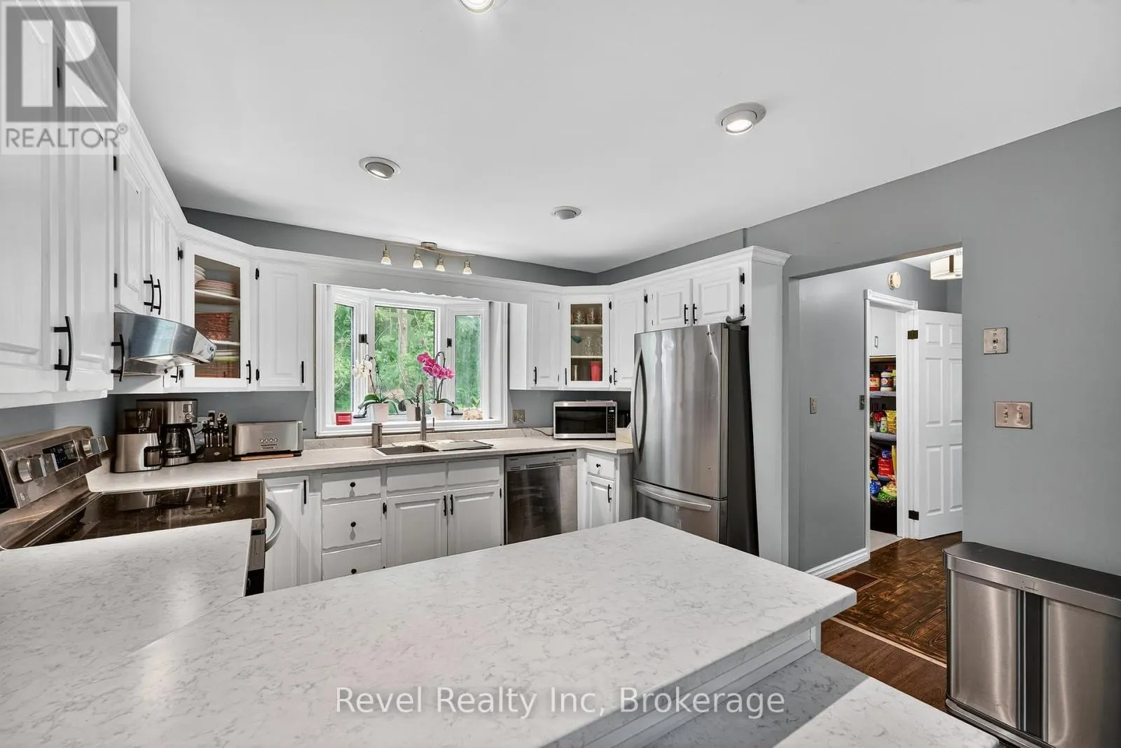 6 BAYSIDE ROAD