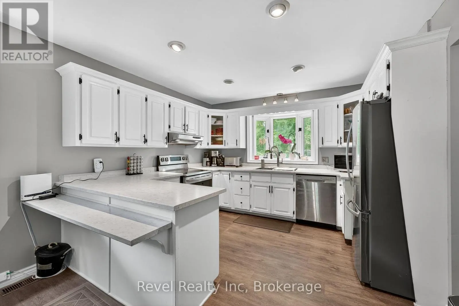 6 BAYSIDE ROAD