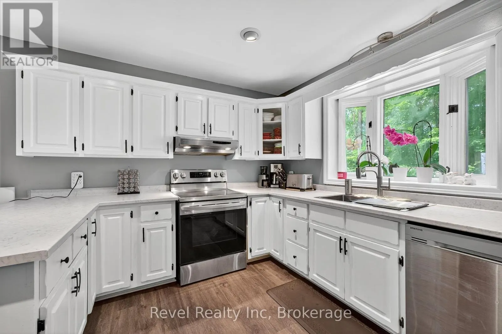 6 BAYSIDE ROAD
