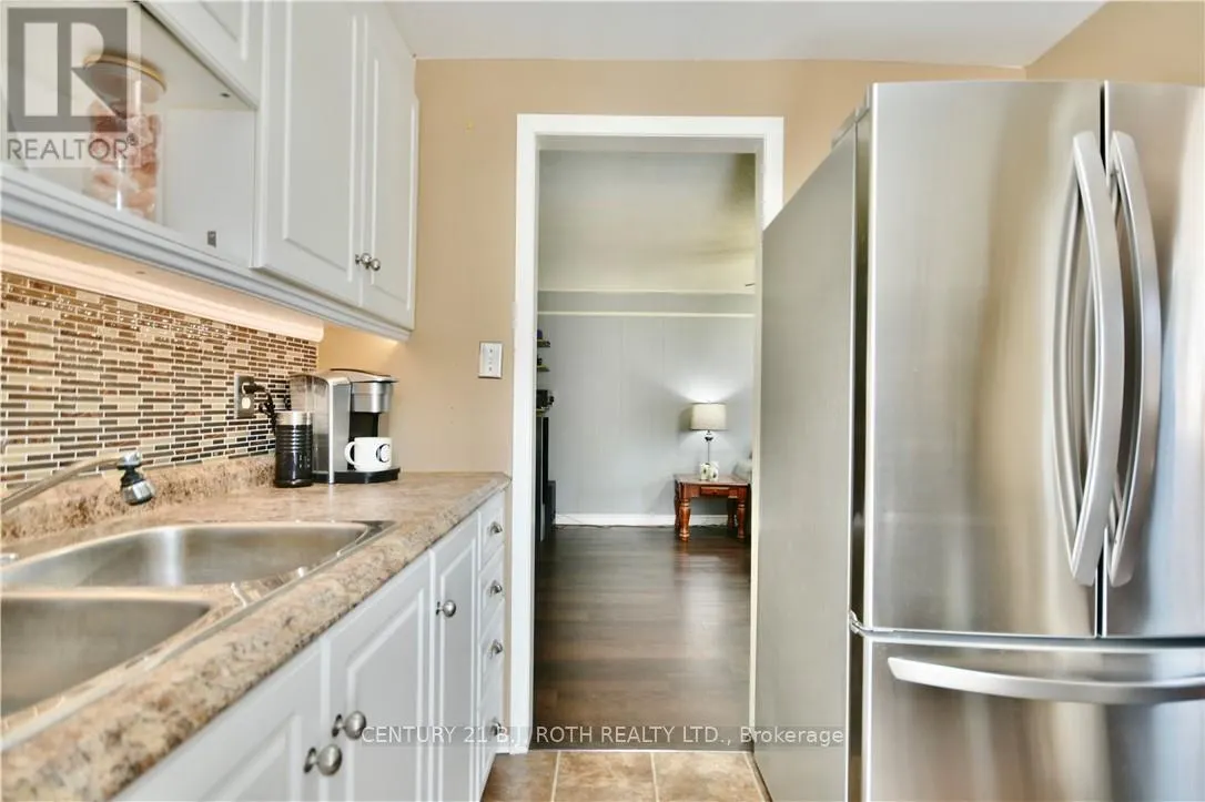 624 BAYVIEW DRIVE