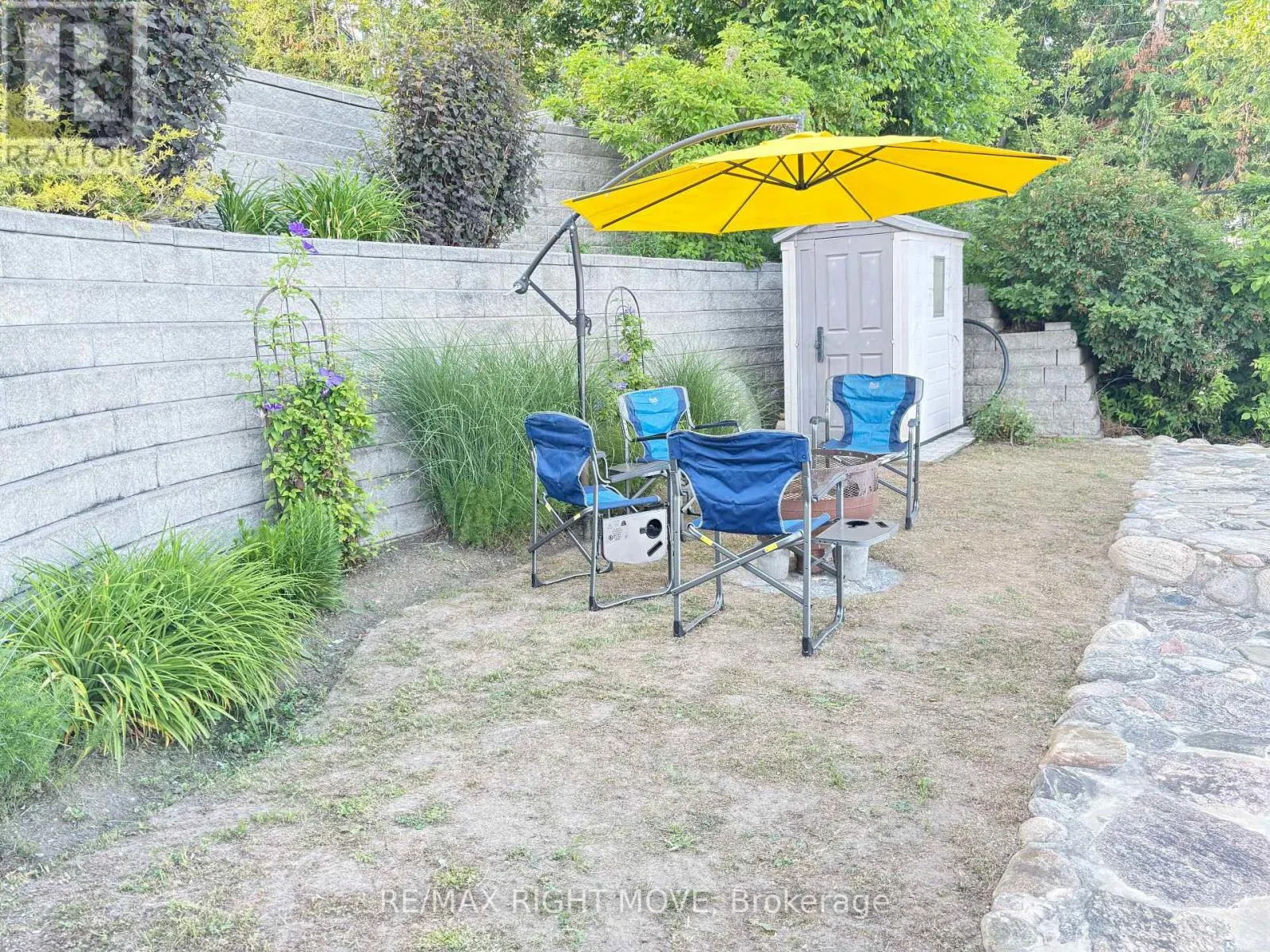 1185 WOODLAND DRIVE