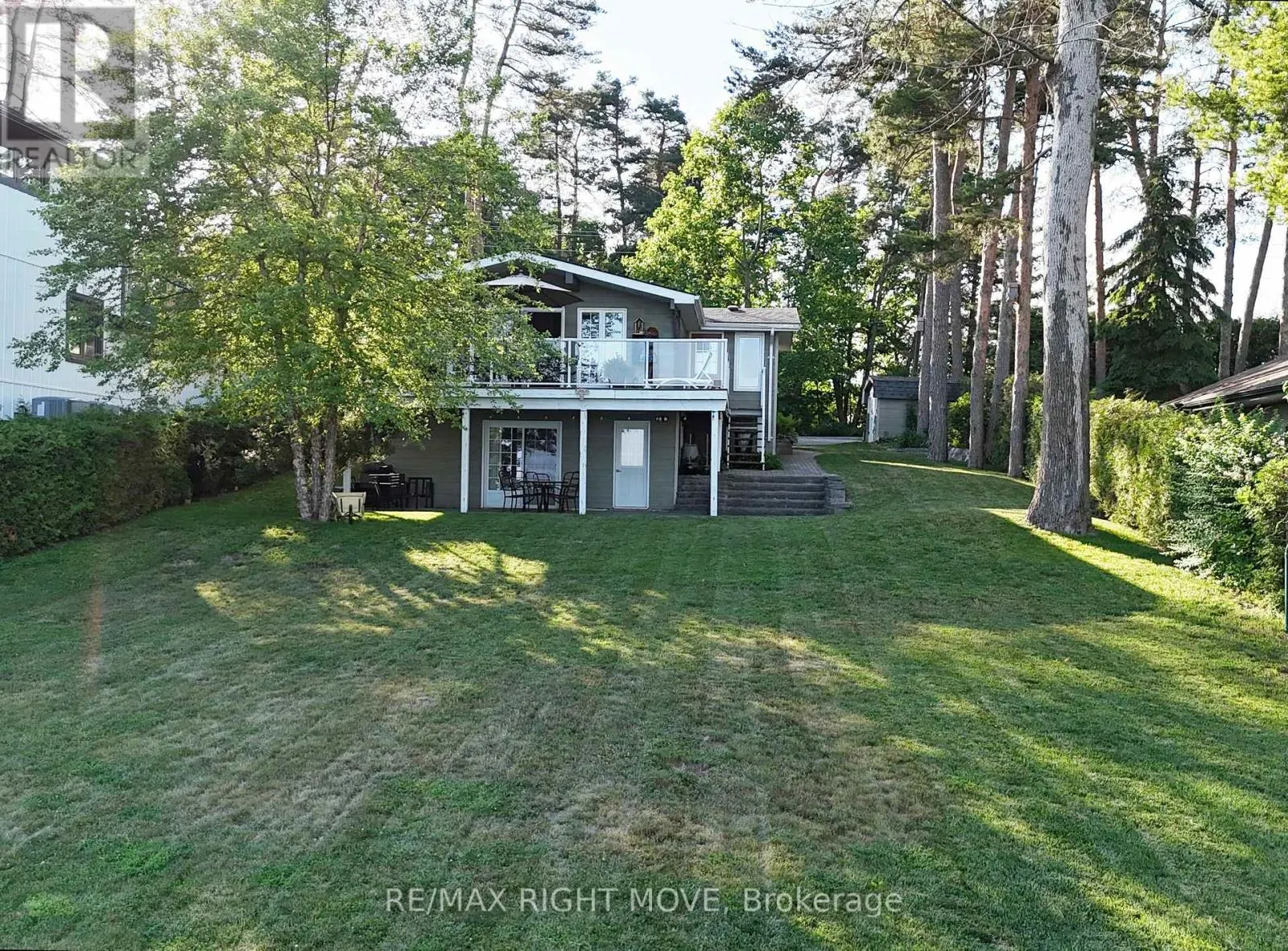 1185 WOODLAND DRIVE