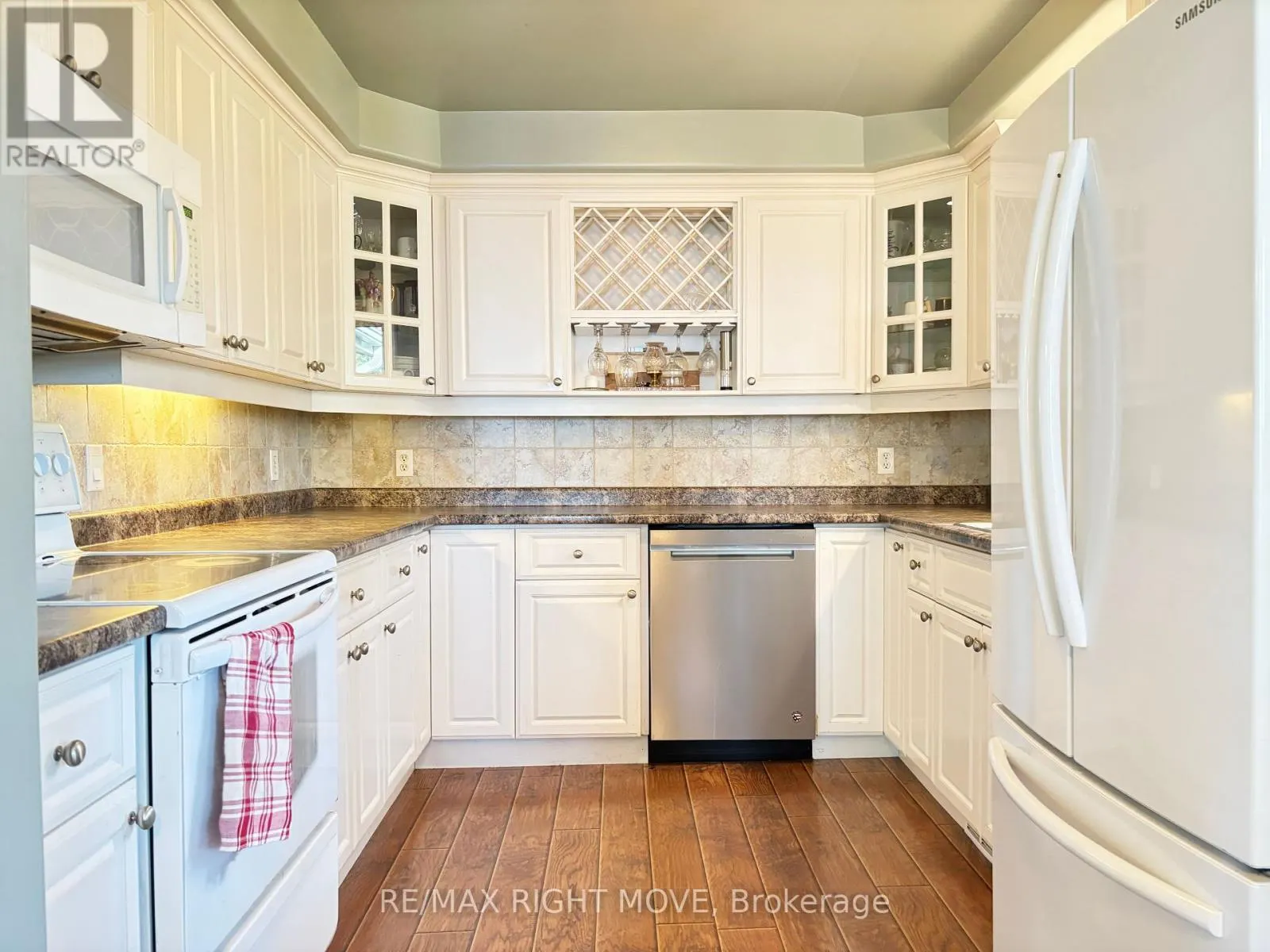 1185 WOODLAND DRIVE