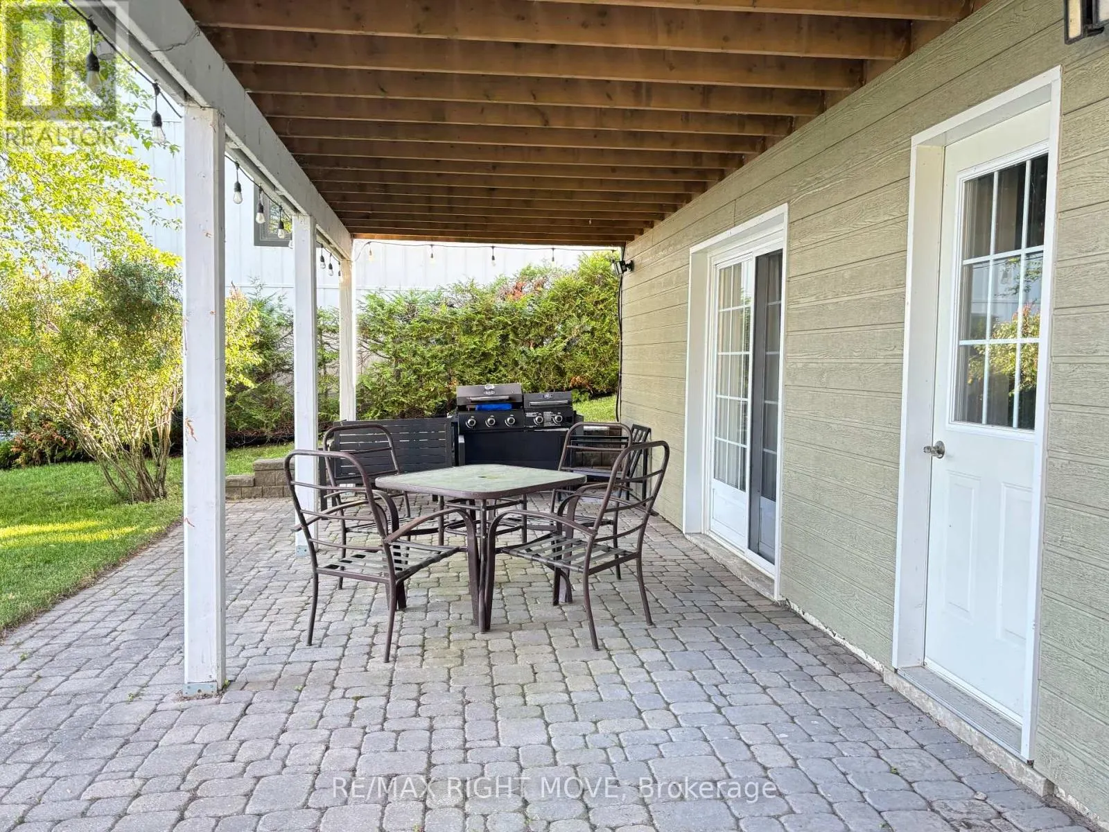 1185 WOODLAND DRIVE