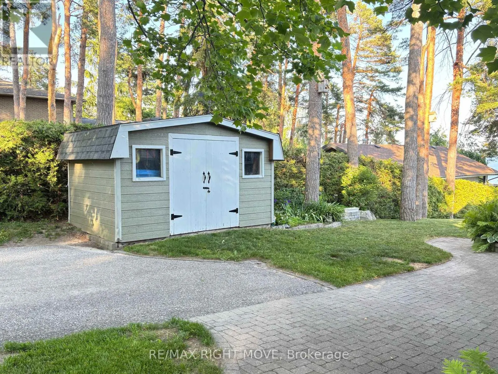 1185 WOODLAND DRIVE