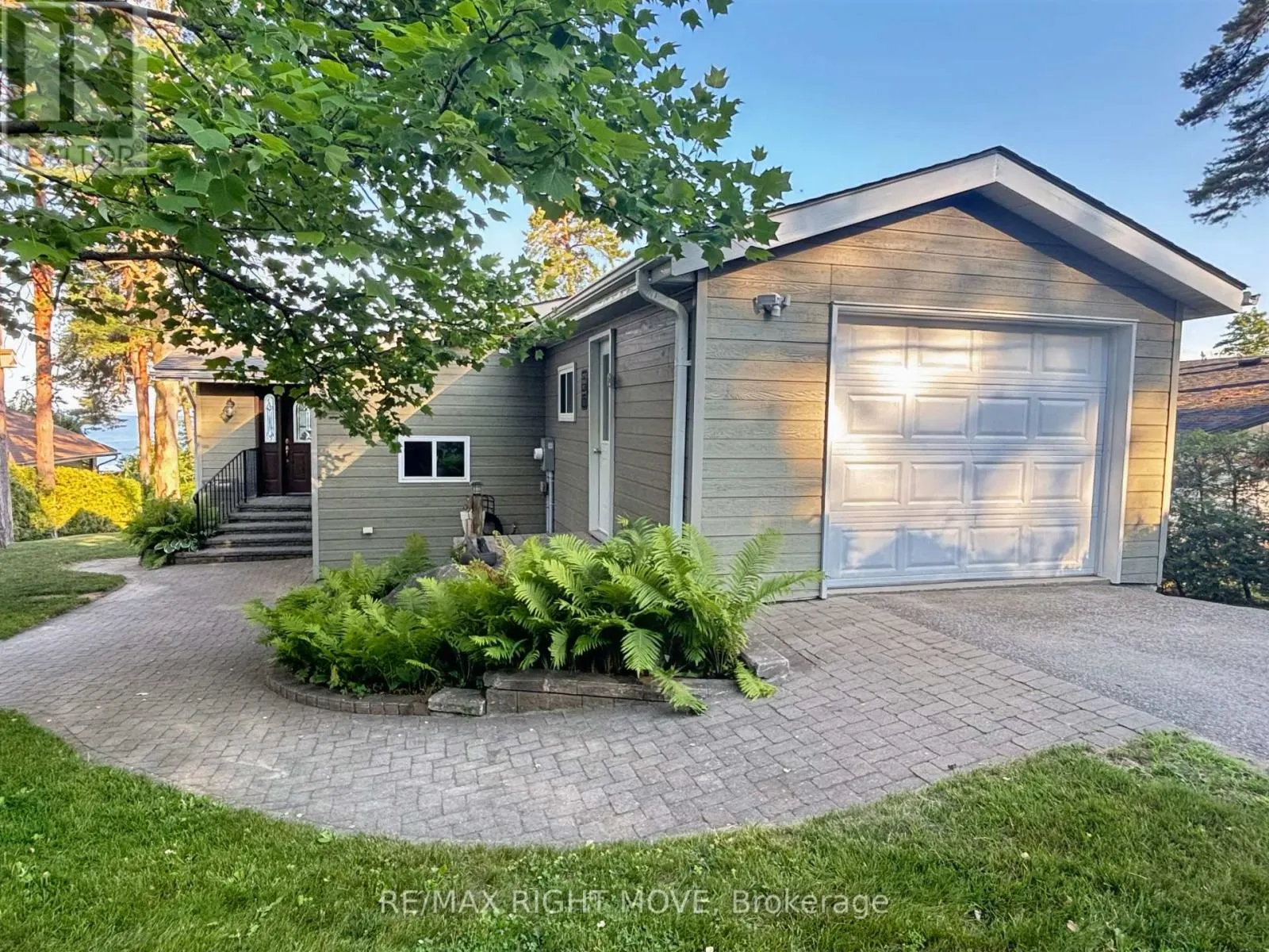 1185 WOODLAND DRIVE