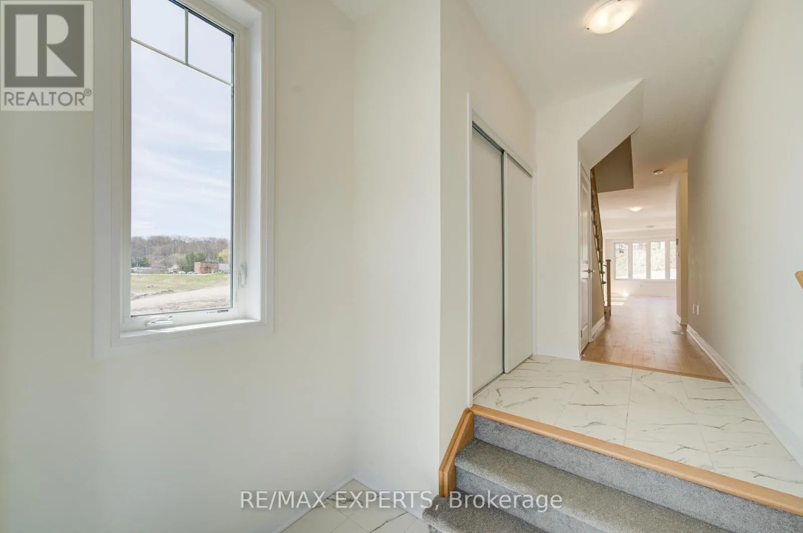 564 HUDSON CRESCENT