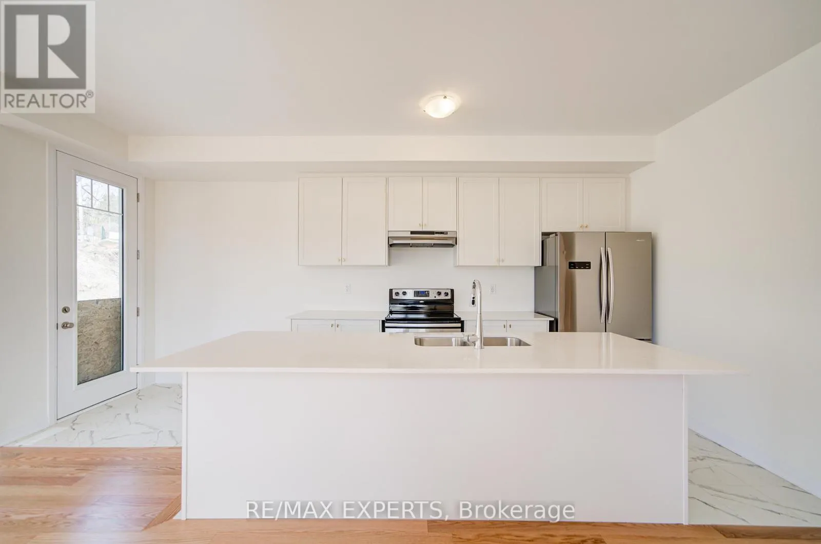 564 HUDSON CRESCENT