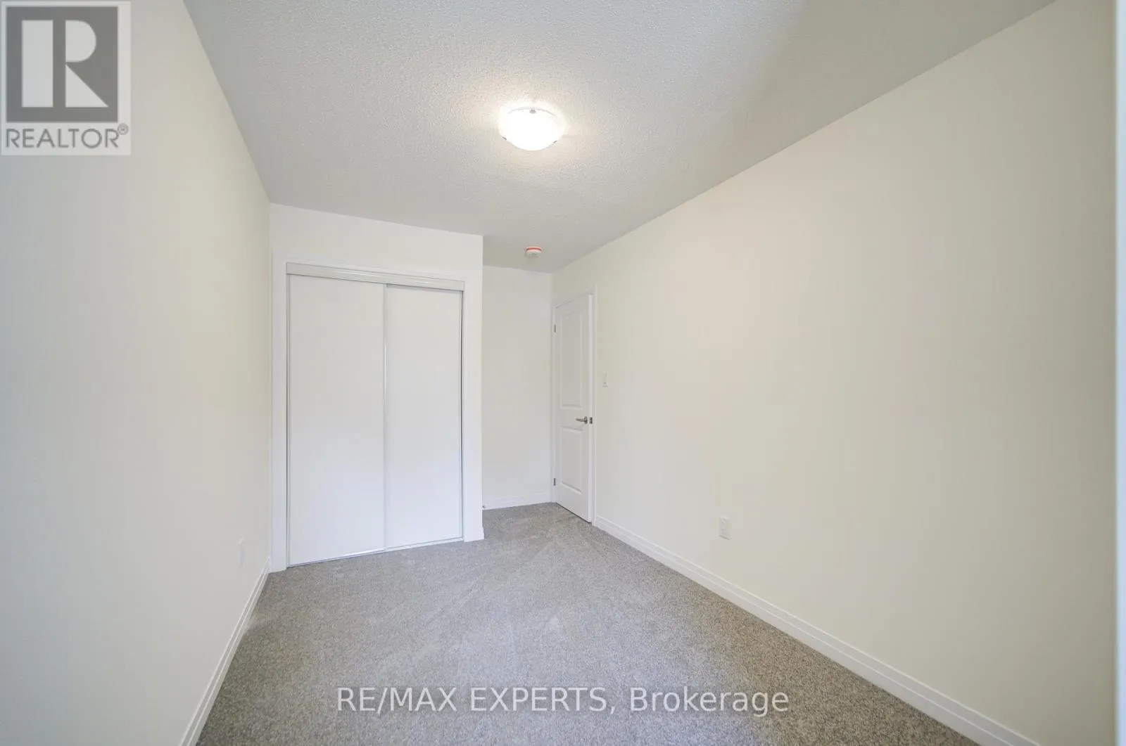 564 HUDSON CRESCENT