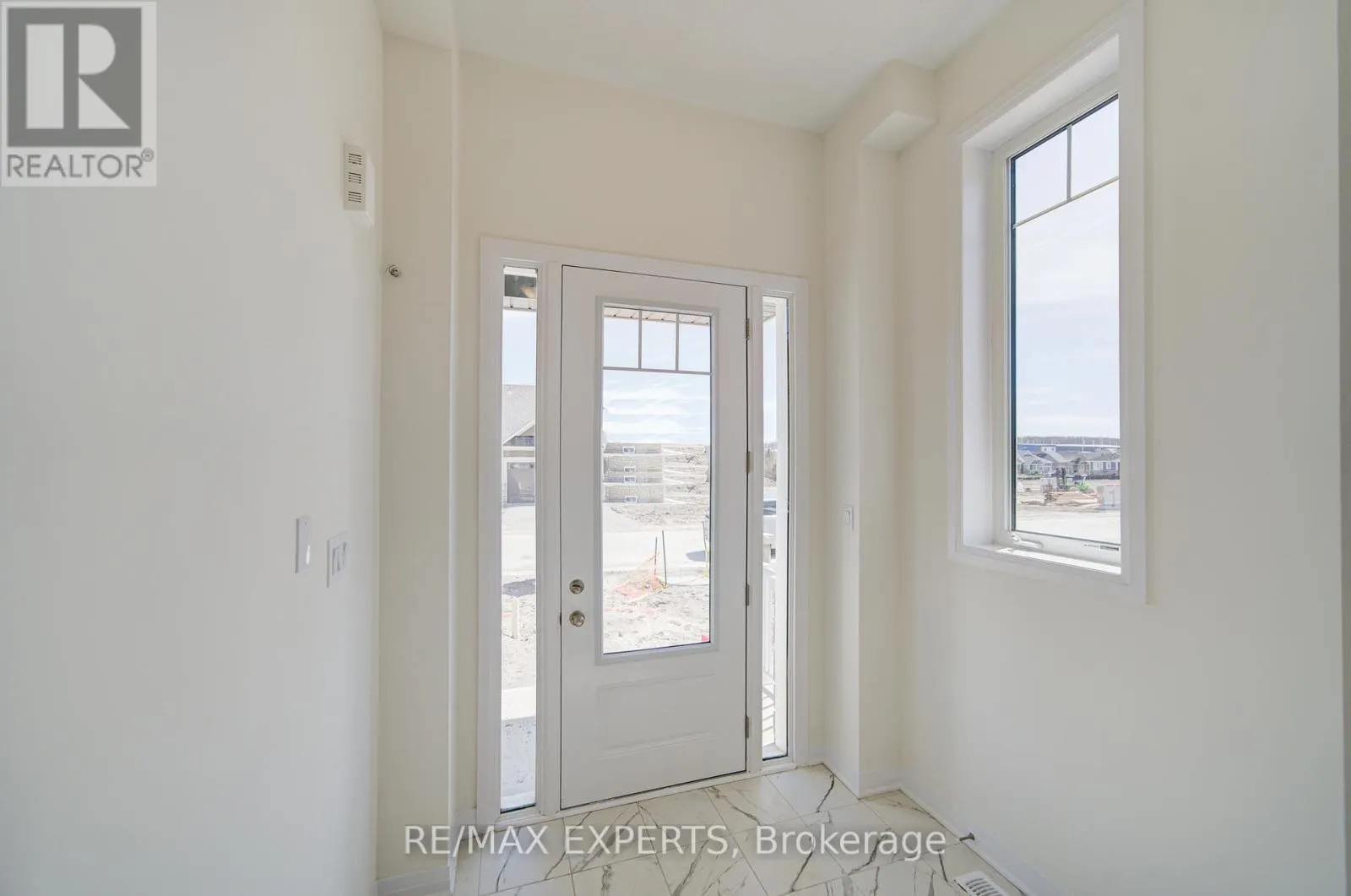564 HUDSON CRESCENT