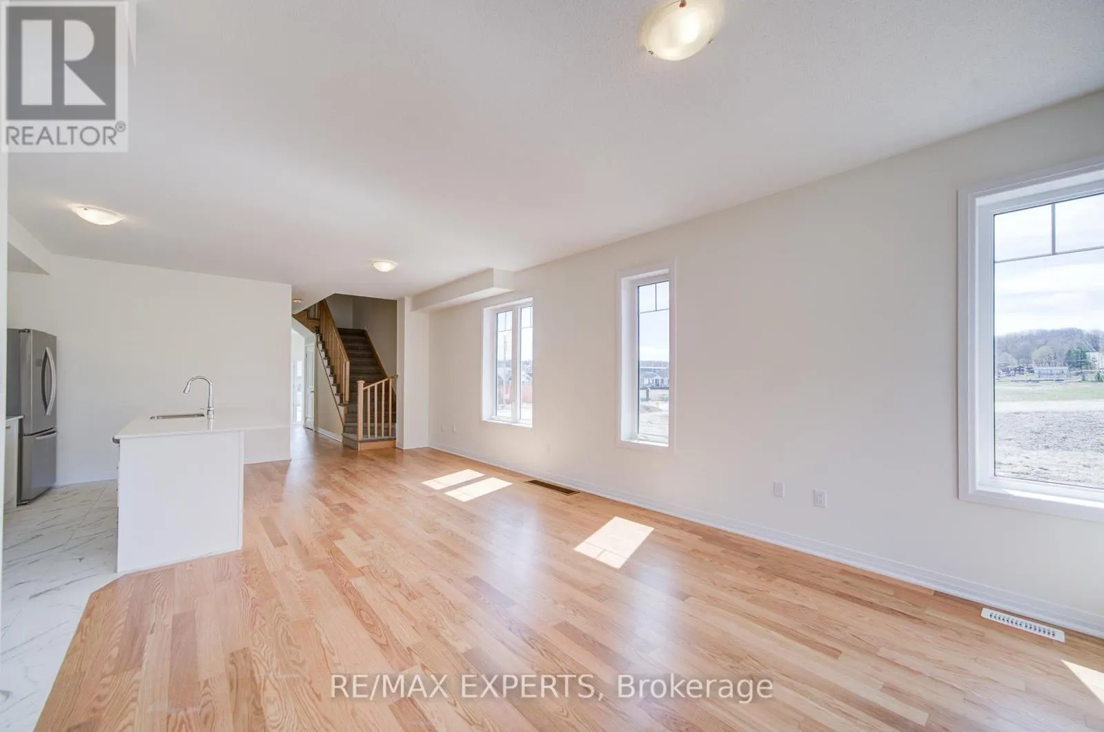 564 HUDSON CRESCENT