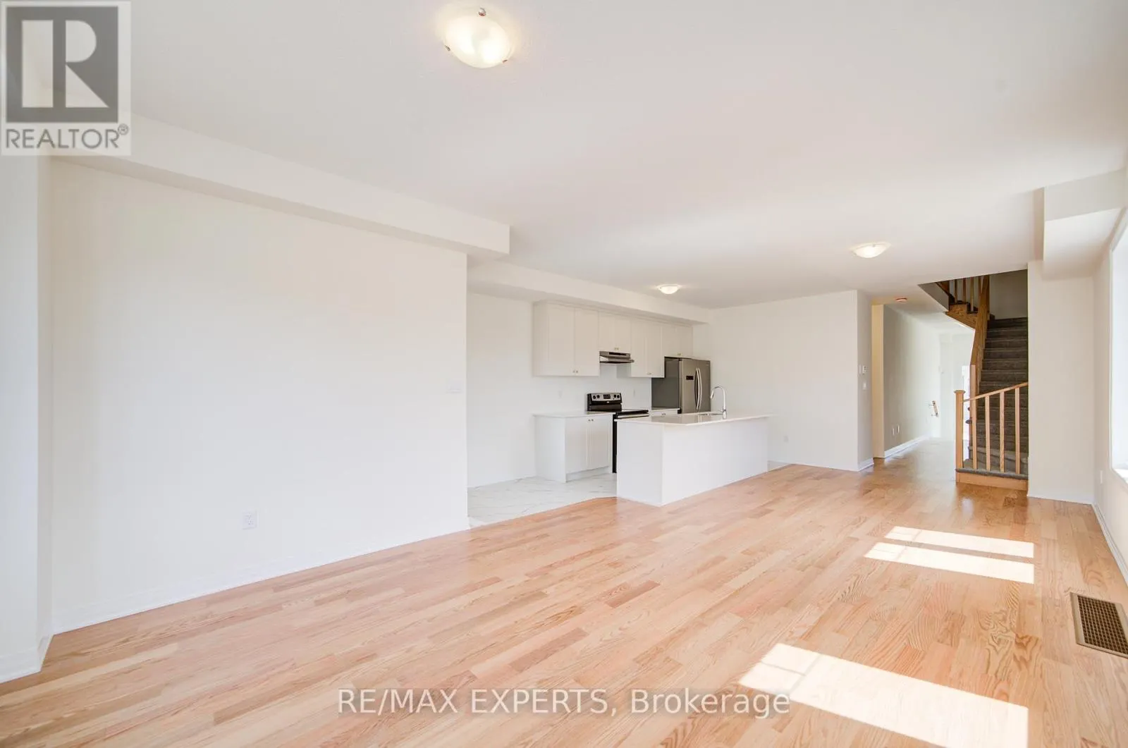 564 HUDSON CRESCENT