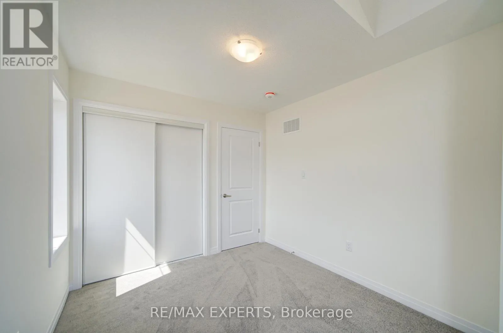 564 HUDSON CRESCENT