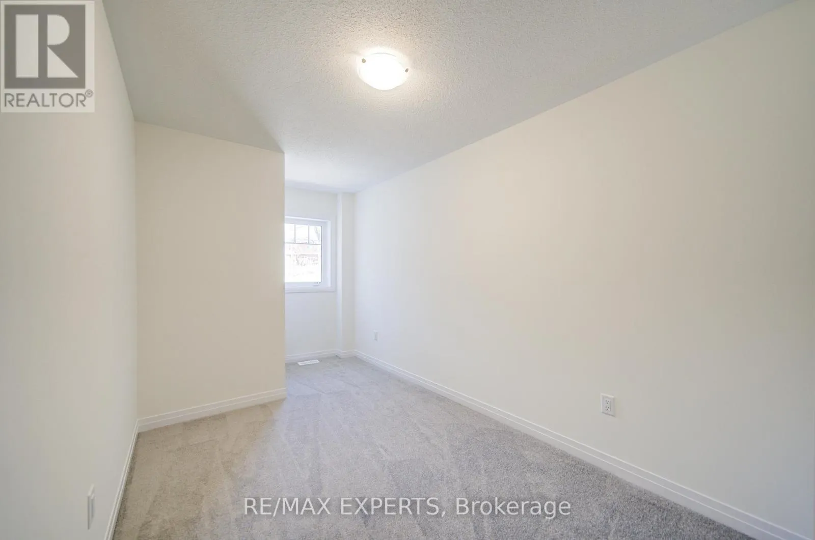 564 HUDSON CRESCENT
