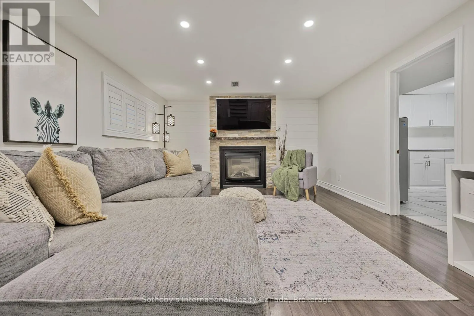 4 PEACHER STREET