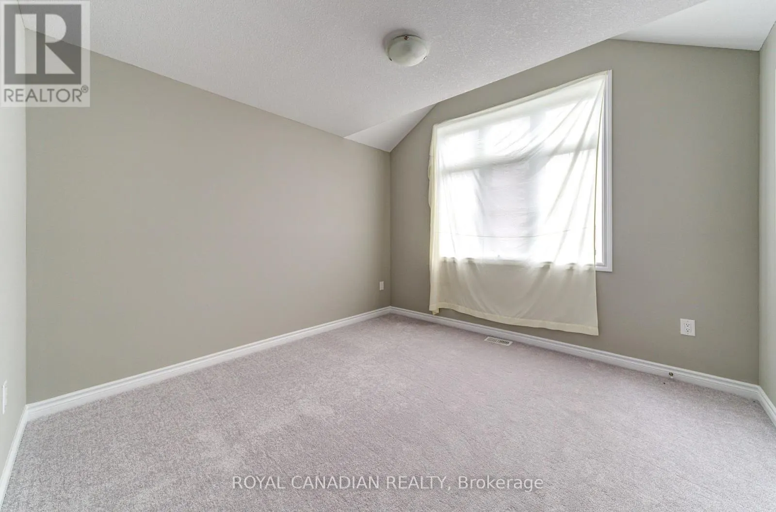 1048 WRIGHT DRIVE