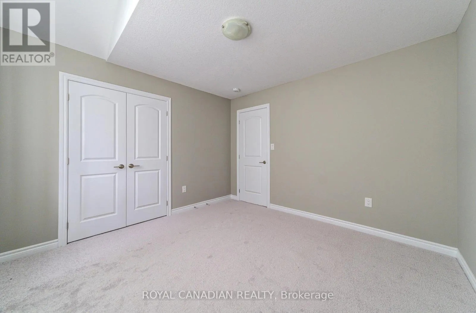1048 WRIGHT DRIVE