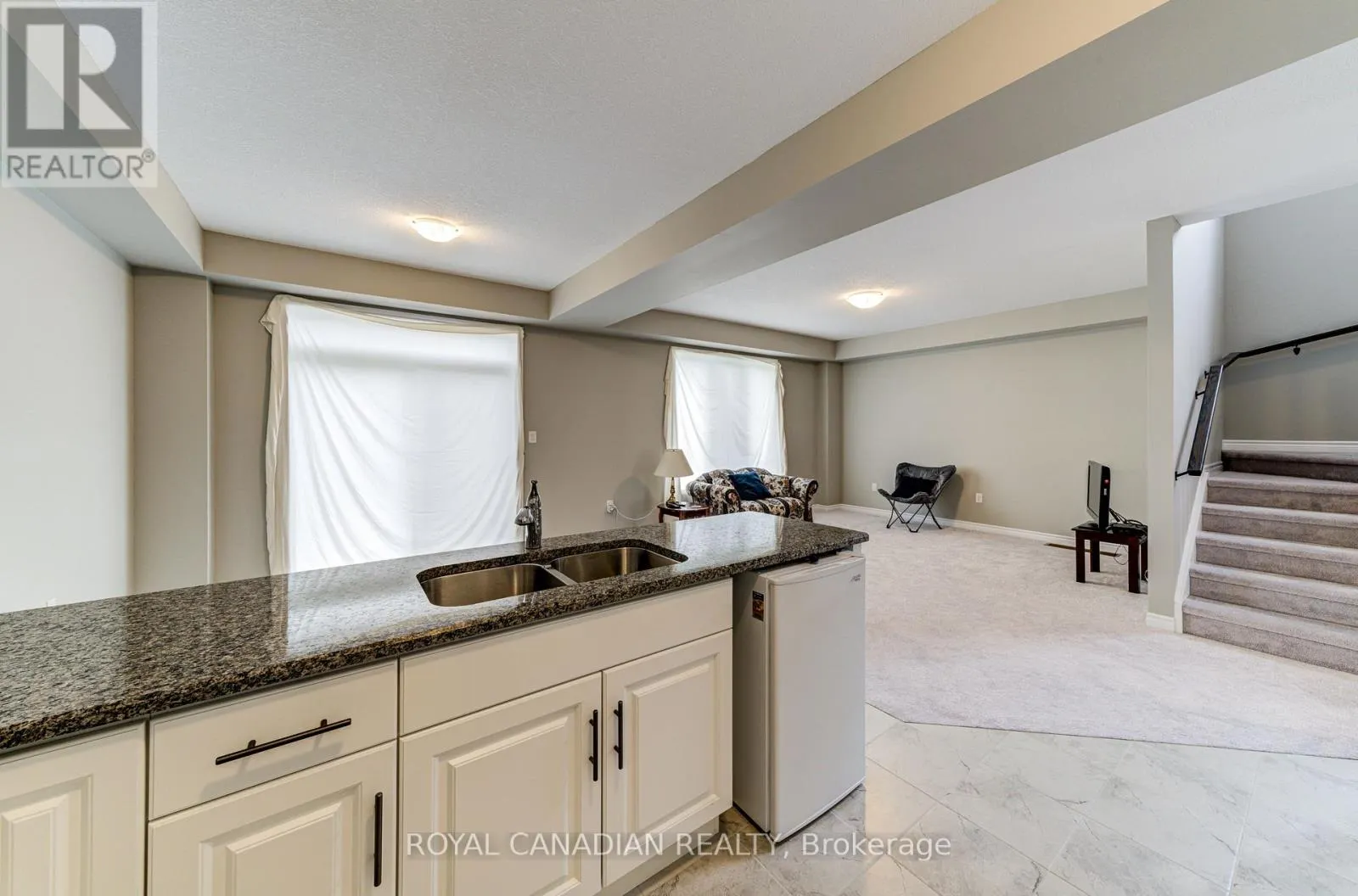 1048 WRIGHT DRIVE