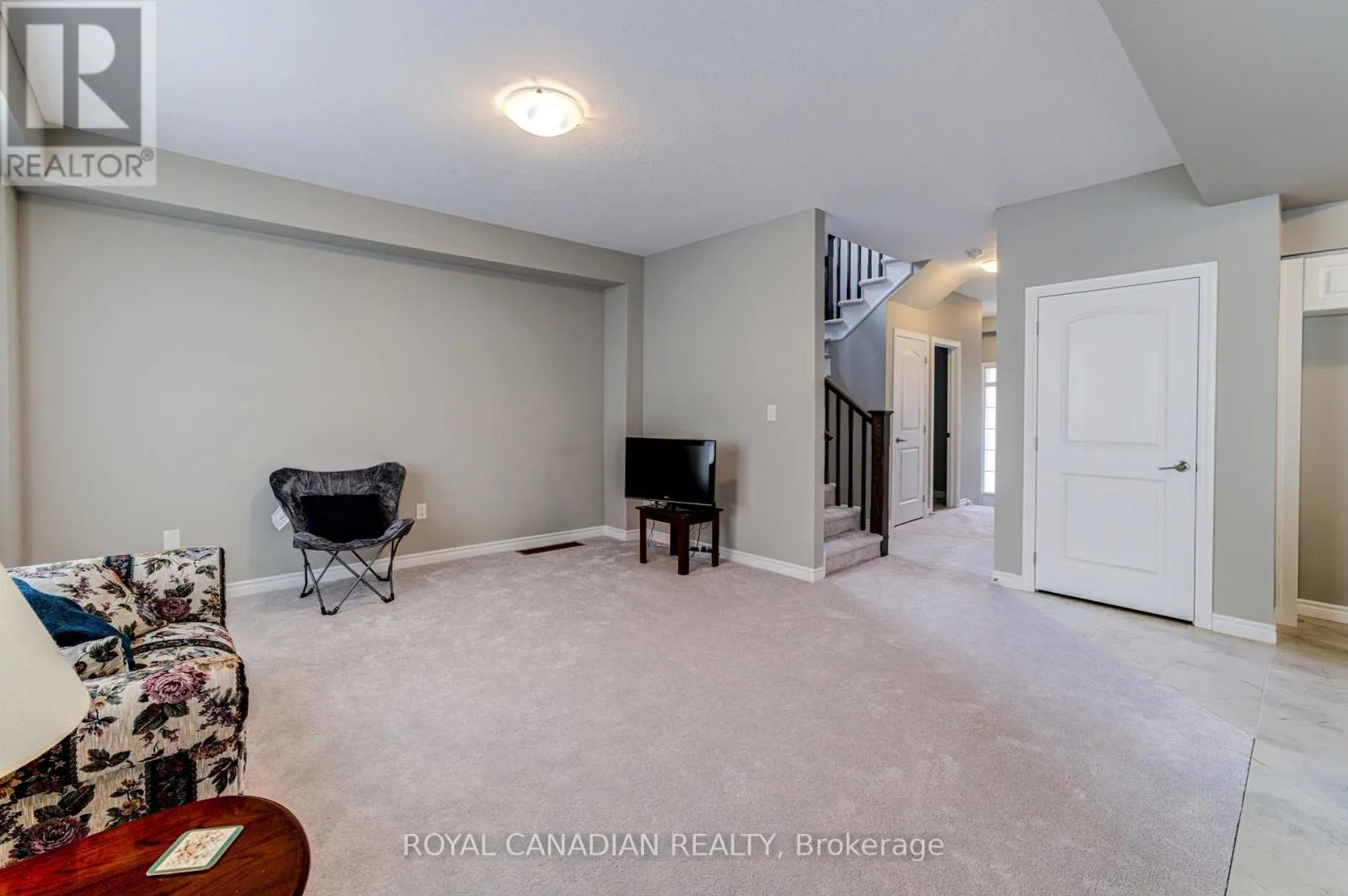 1048 WRIGHT DRIVE