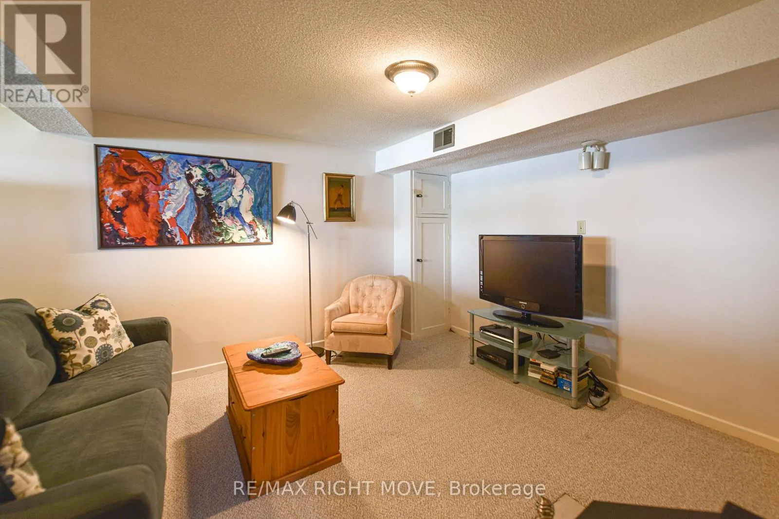 905 WOODLAND DRIVE