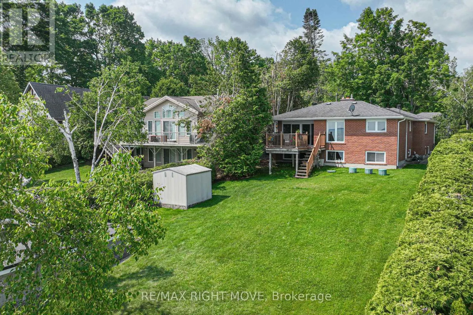 905 WOODLAND DRIVE