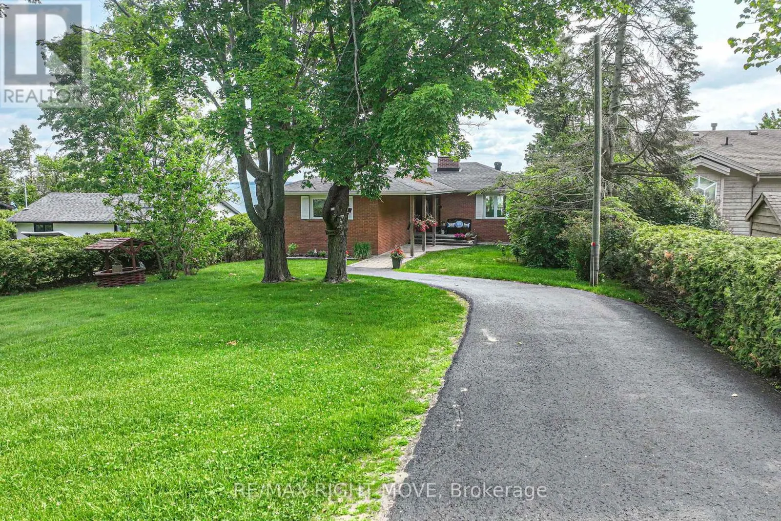 905 WOODLAND DRIVE