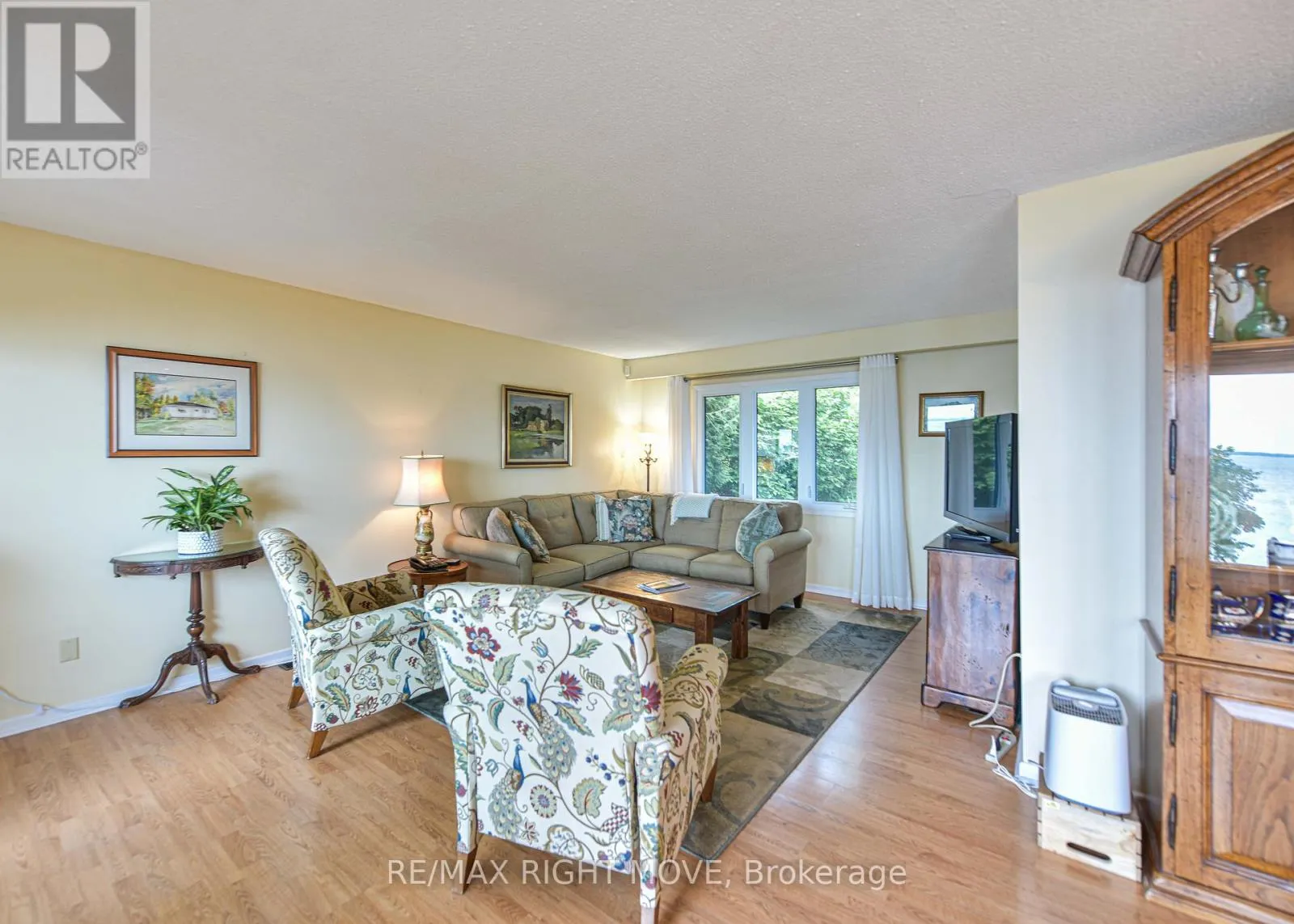 905 WOODLAND DRIVE