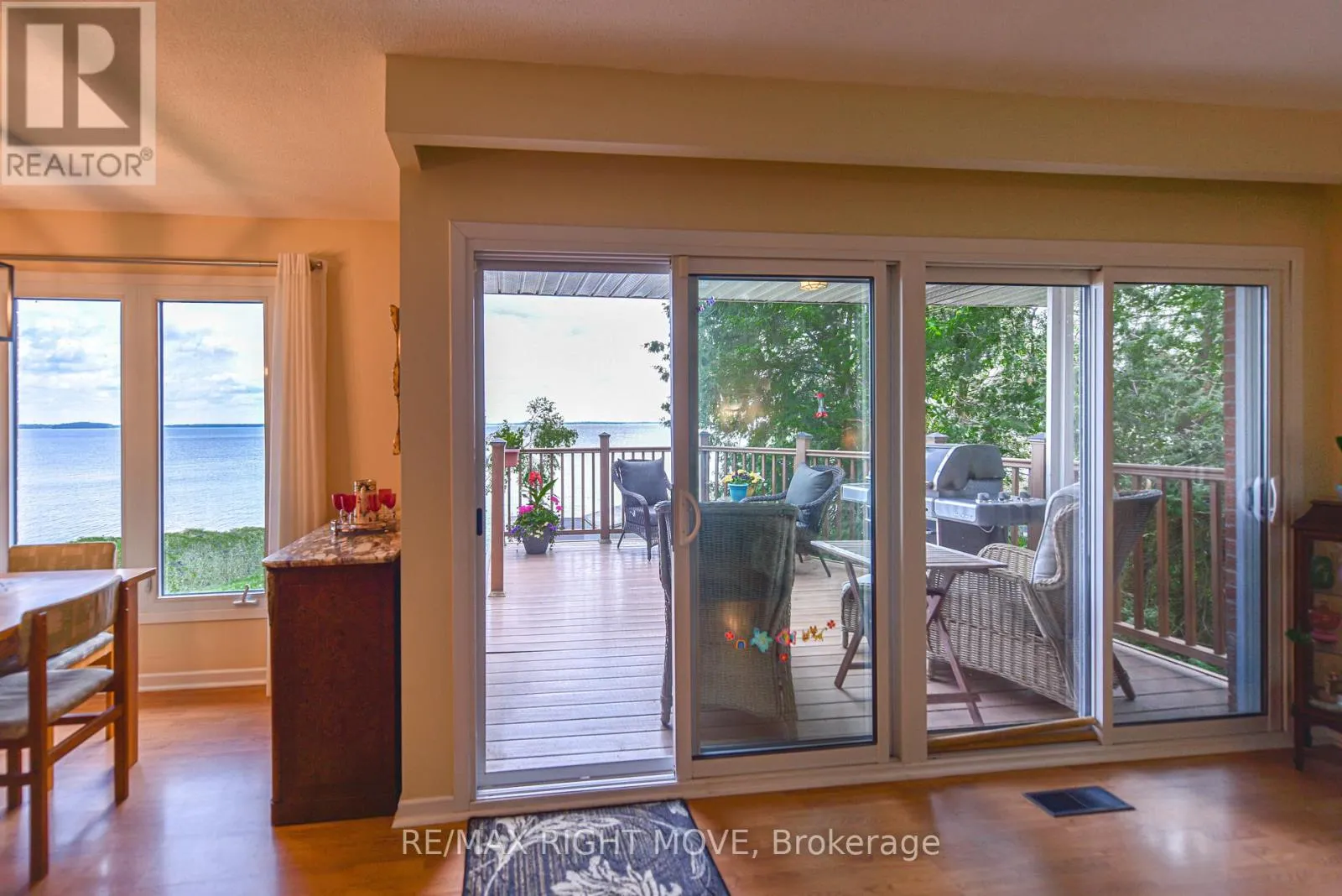 905 WOODLAND DRIVE