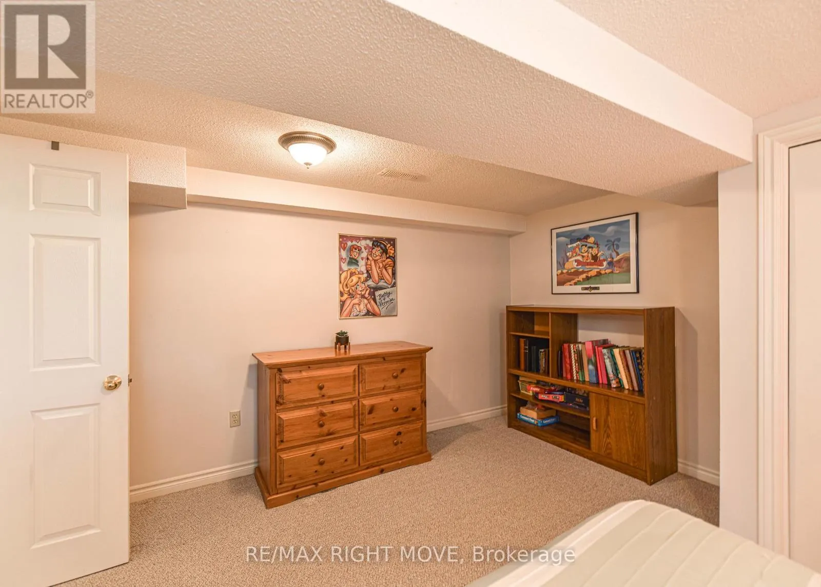 905 WOODLAND DRIVE